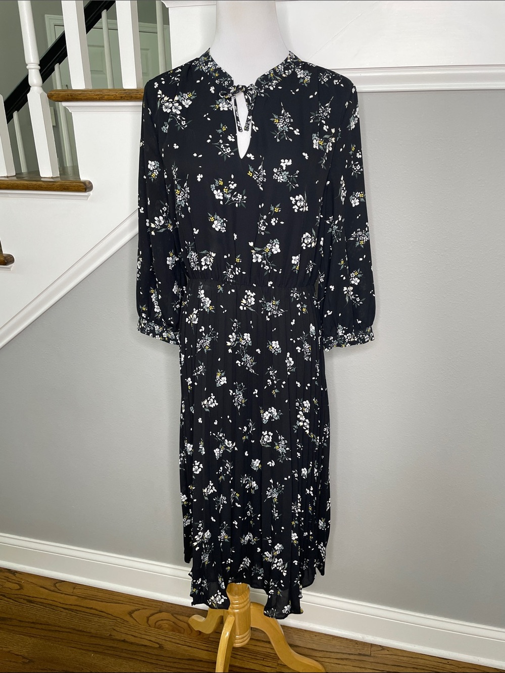 H&M Black Floral Print 3/4 Sleeve Dress with Accordion Pleated Skirt - Picture 2 of 6